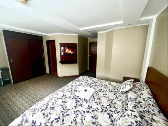 1420 Lujosa Habitacion - Hotel Akros Кито Екстериор снимка