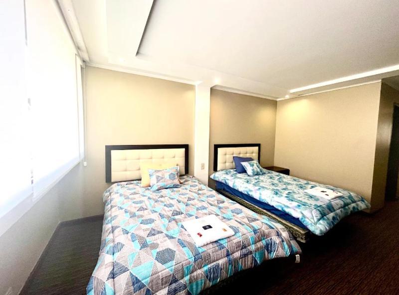 1420 Lujosa Habitacion - Hotel Akros Кито Екстериор снимка