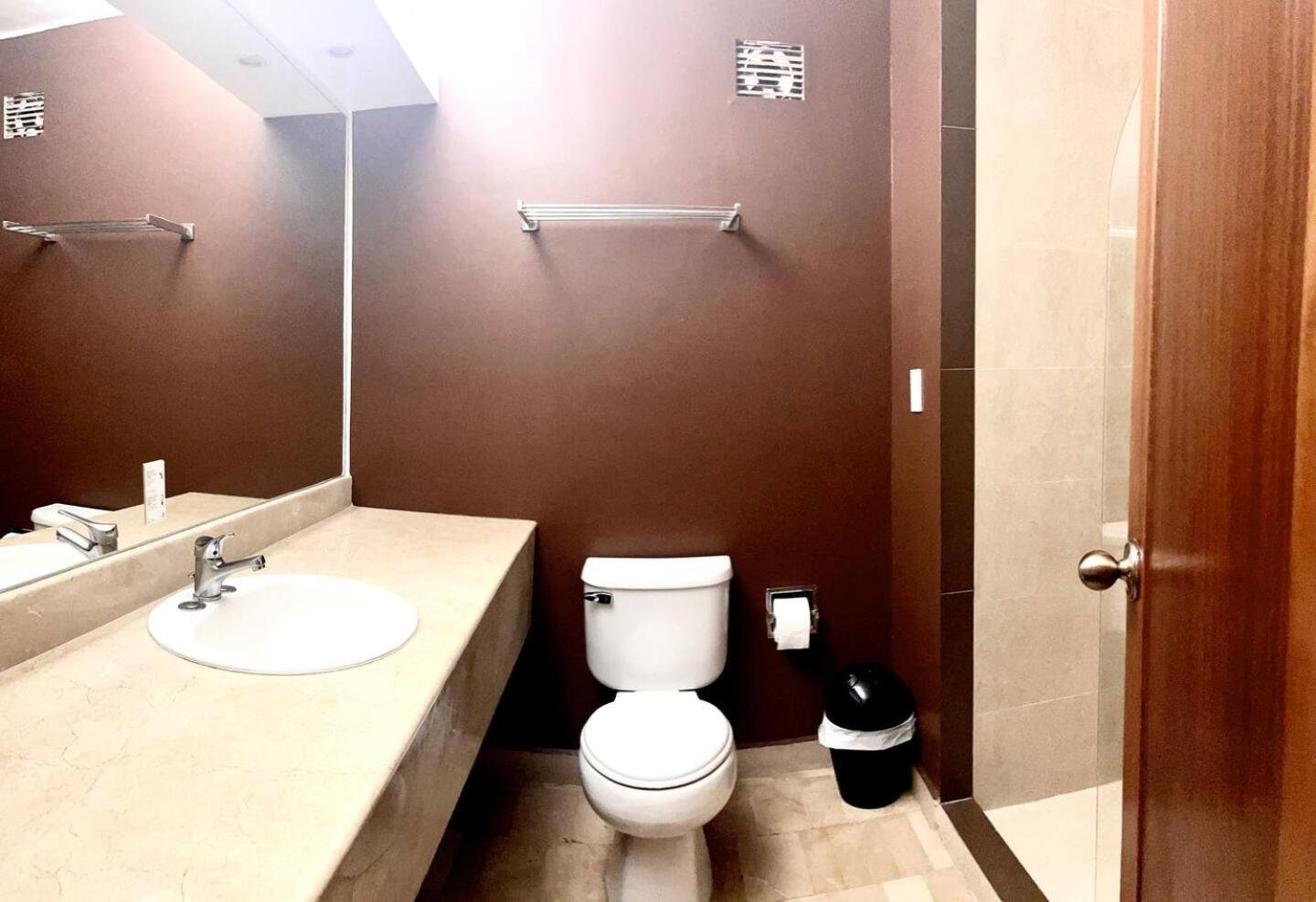 1420 Lujosa Habitacion - Hotel Akros Кито Екстериор снимка